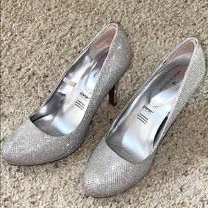 Worthington sliver heels